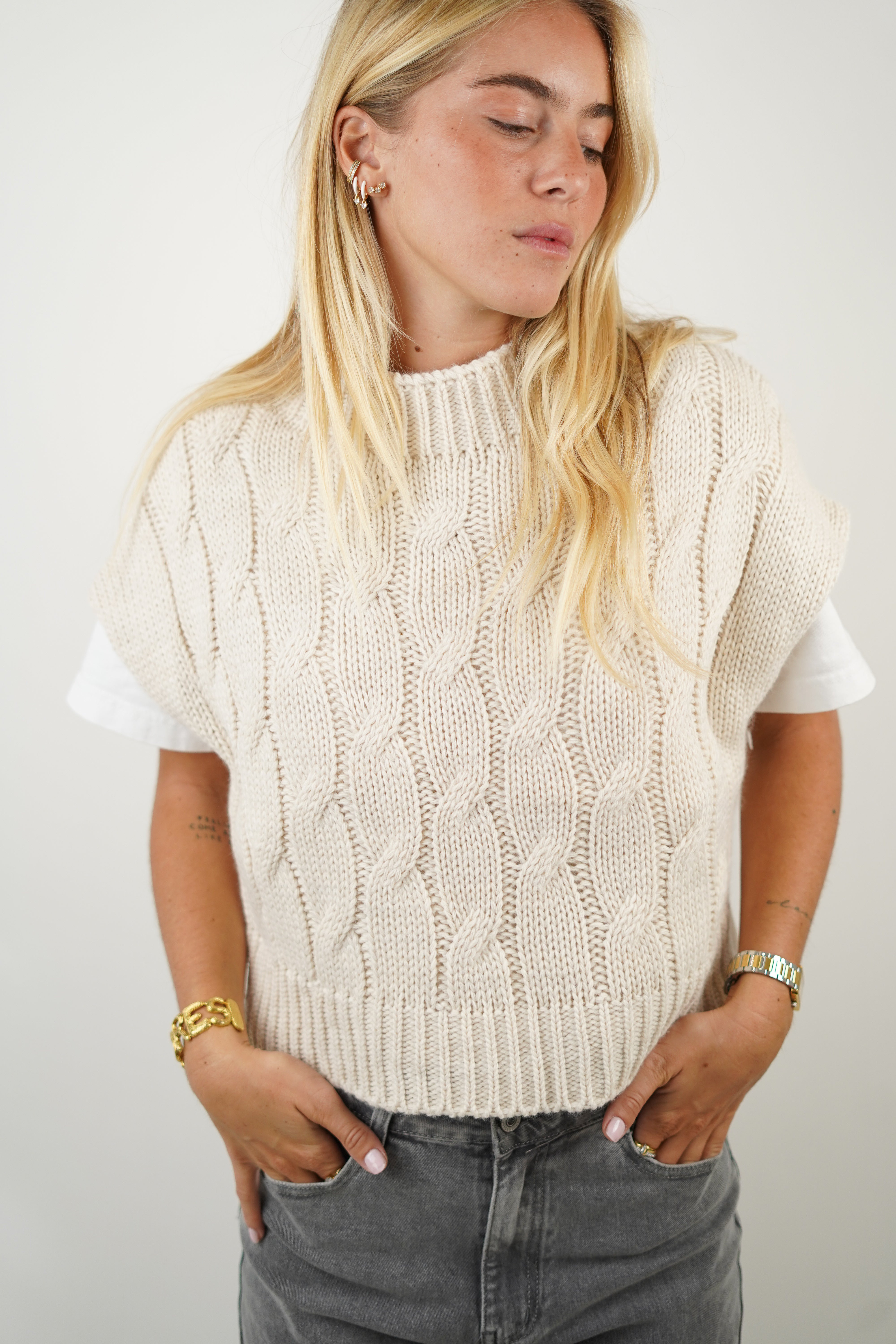Elis beige sweater