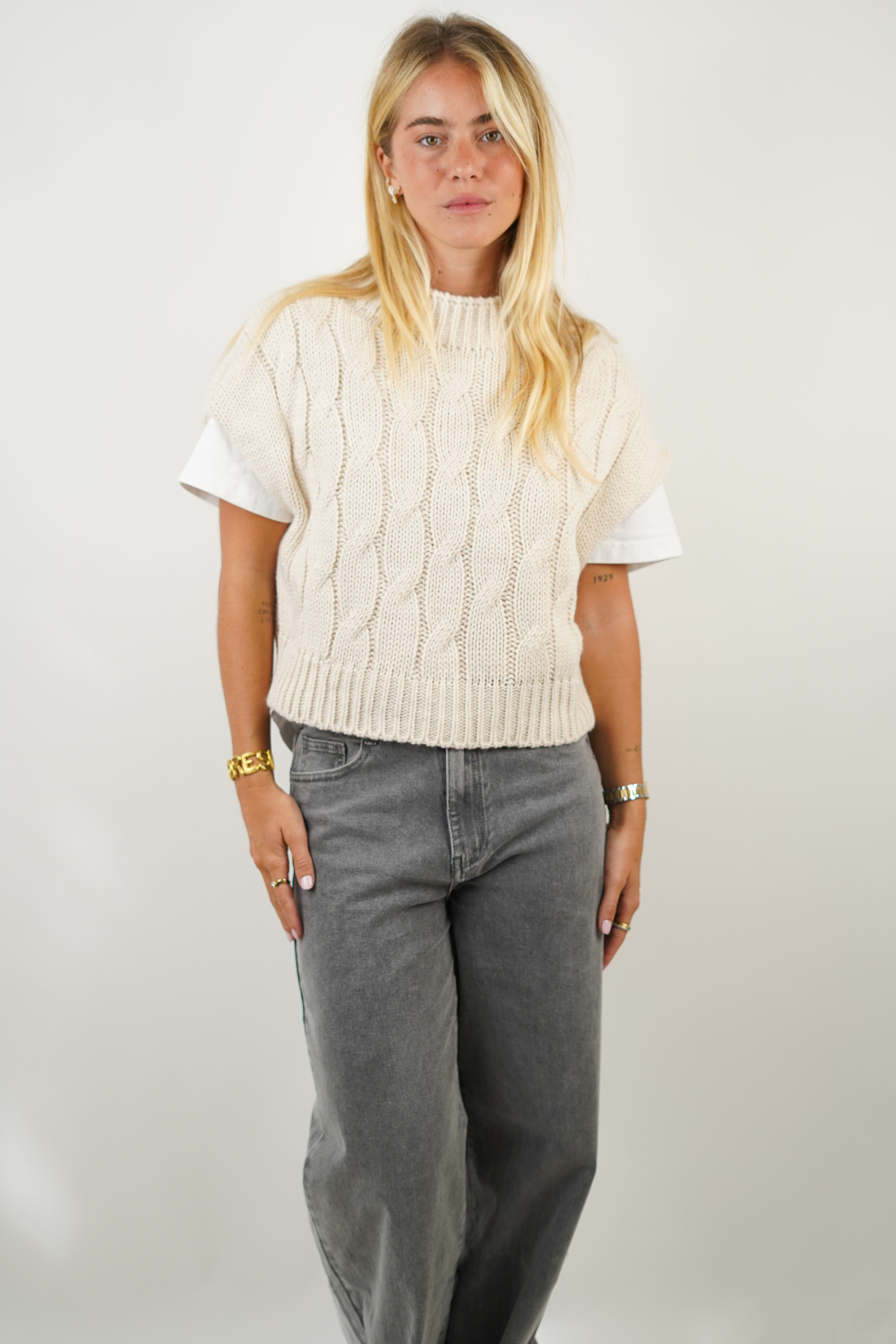Elis beige sweater