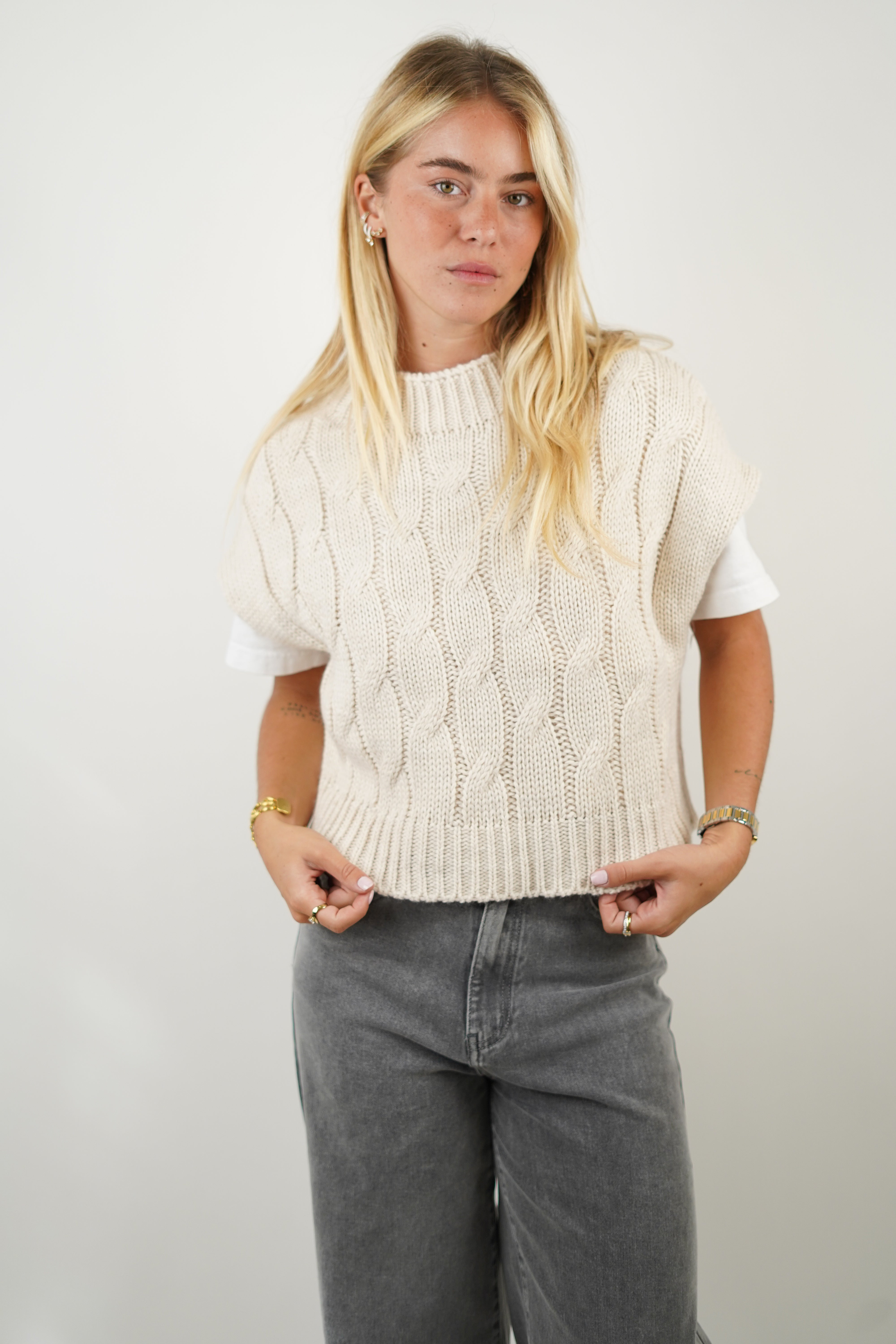 Elis beige sweater