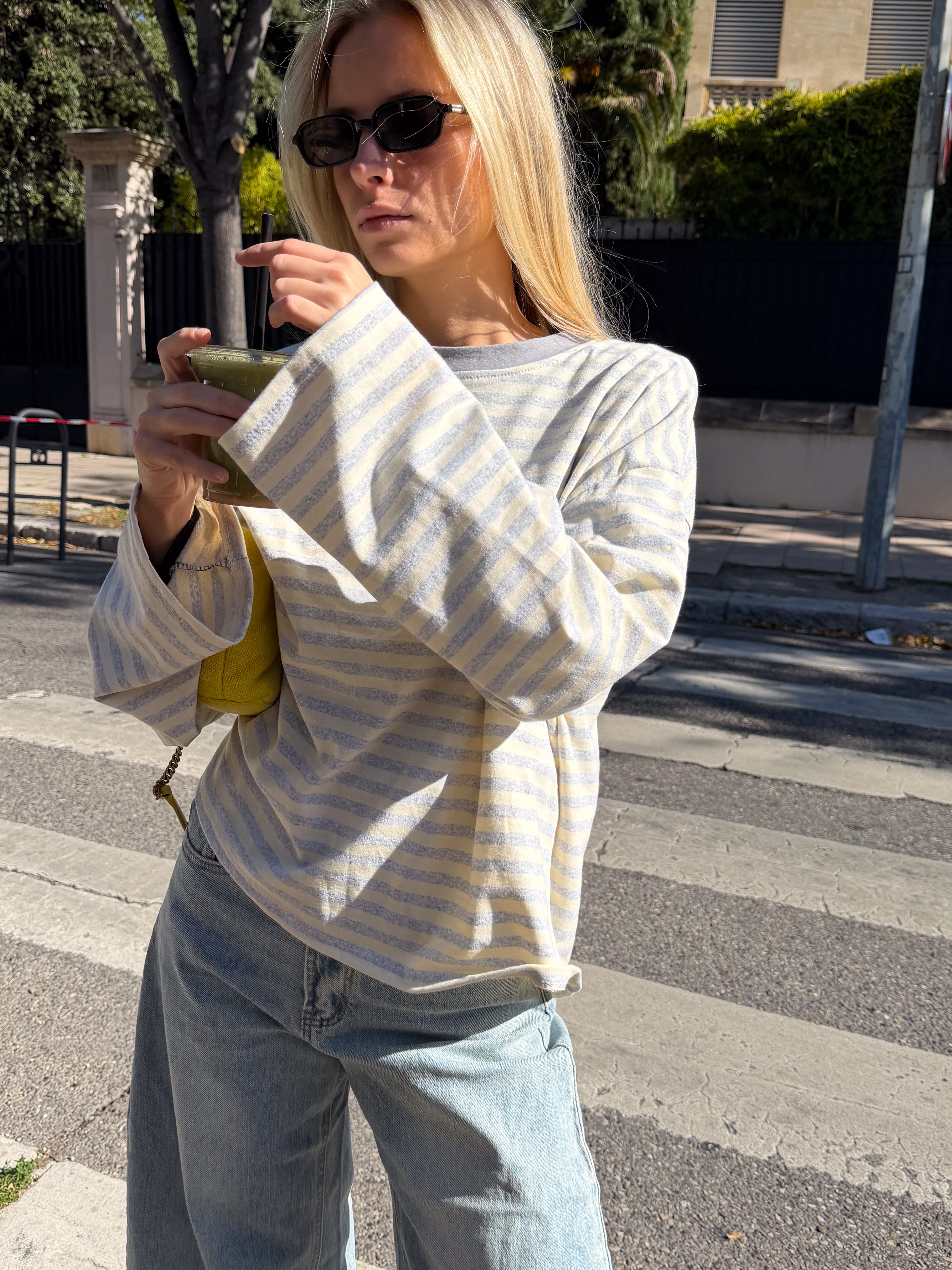 Océane cream and gray t-shirt