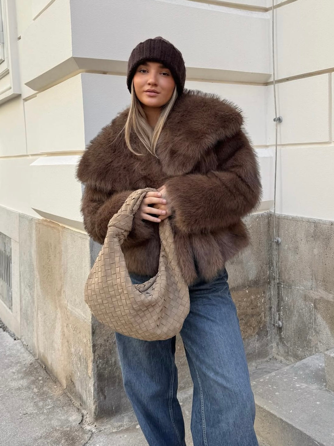 Manteau marron en fausse fourrure, image size:1090x1453