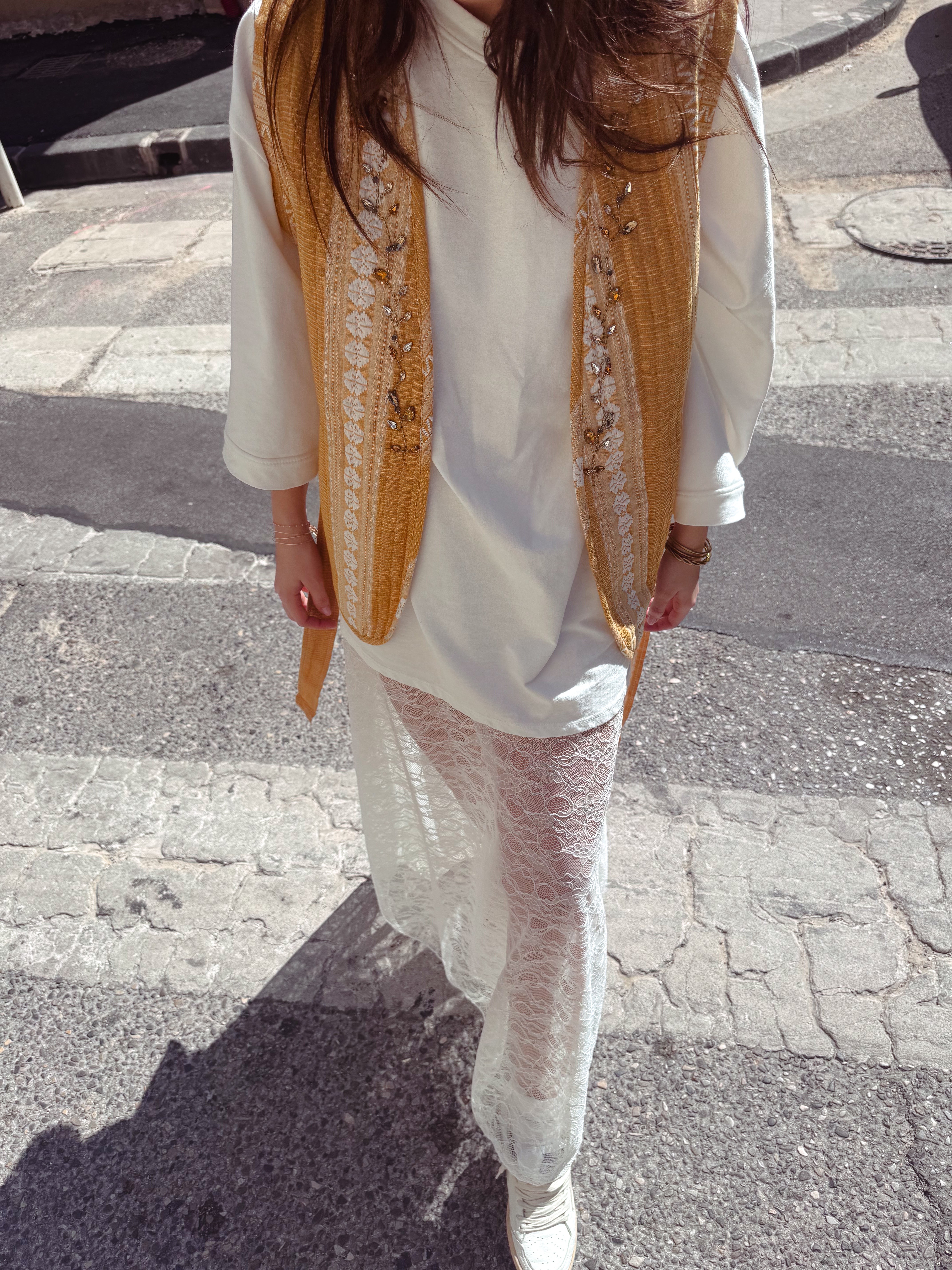 تنورة ليلي البيضاء