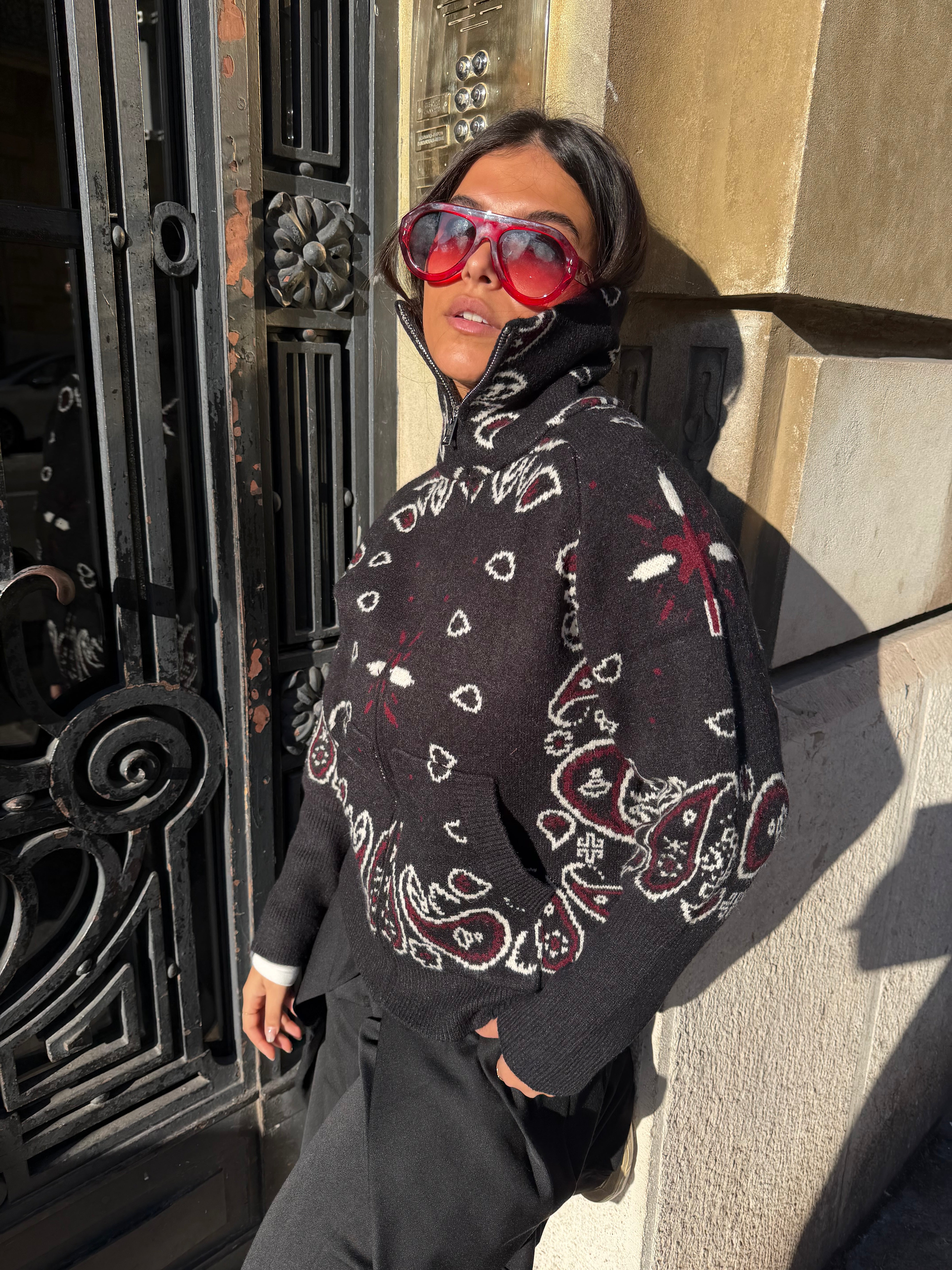 سترة كارلا سوداء