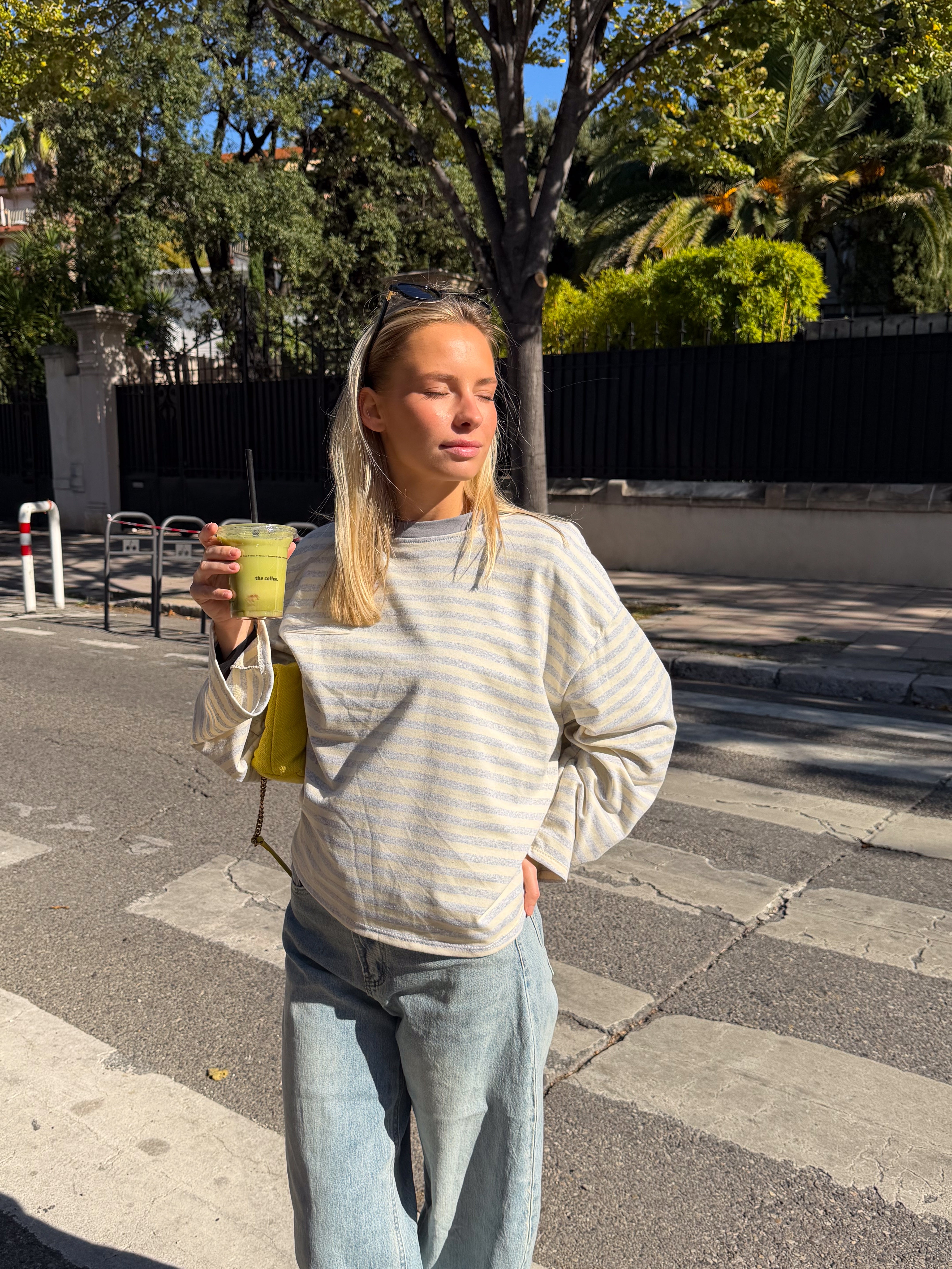 Océane cream and gray t-shirt