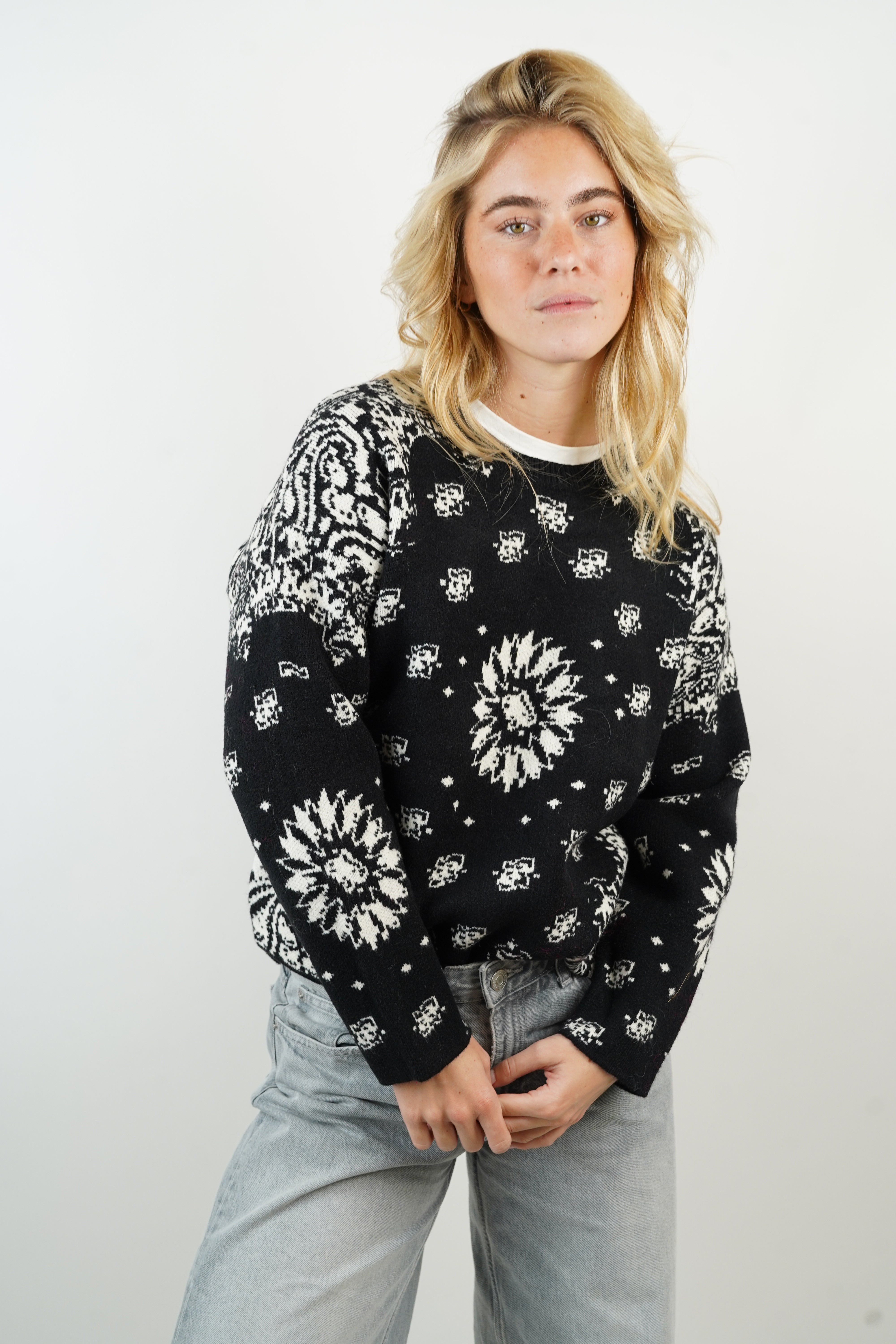 Black cashmere/wool sweater with bandana pattern