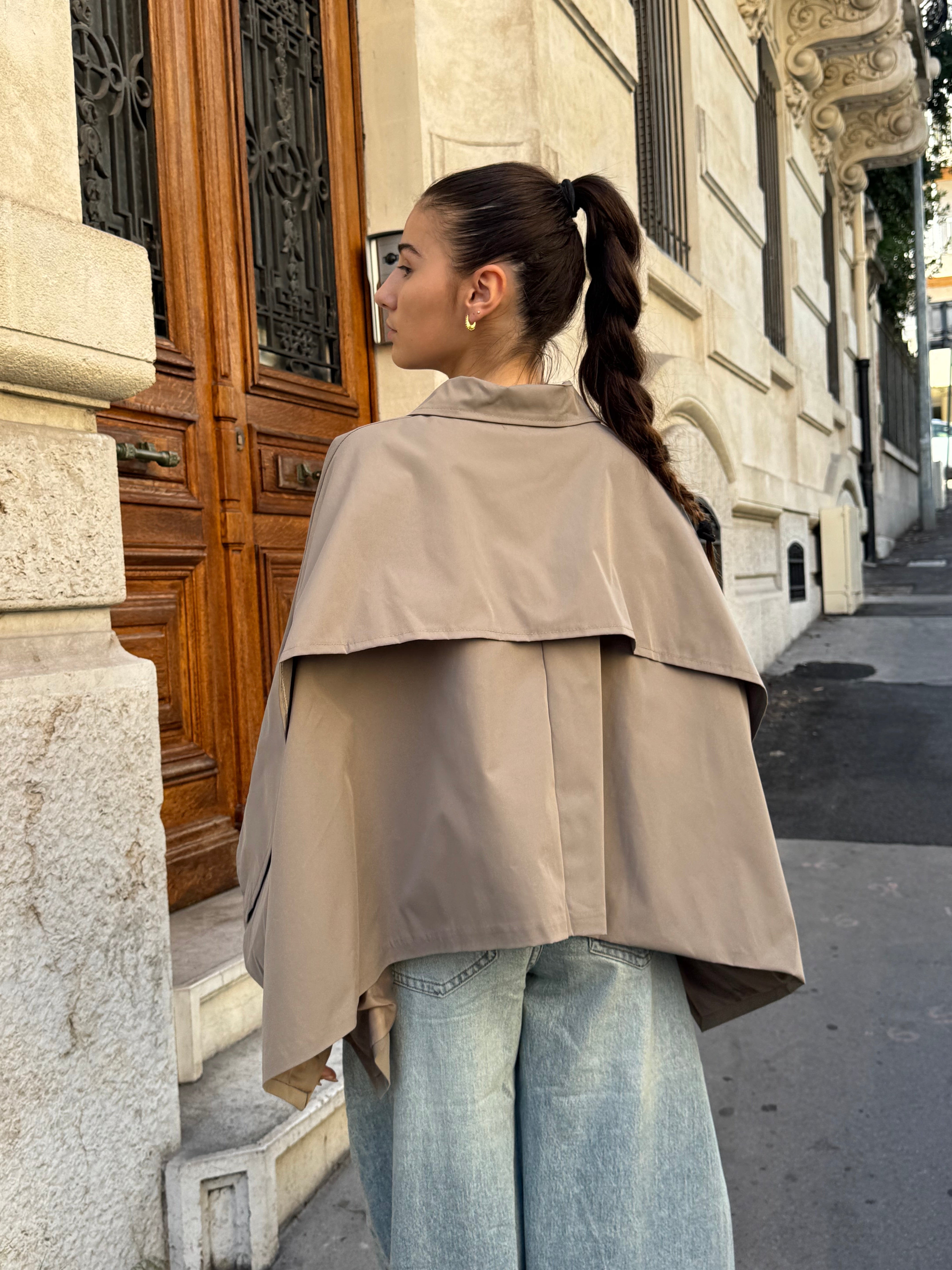 Fanny taupe cape