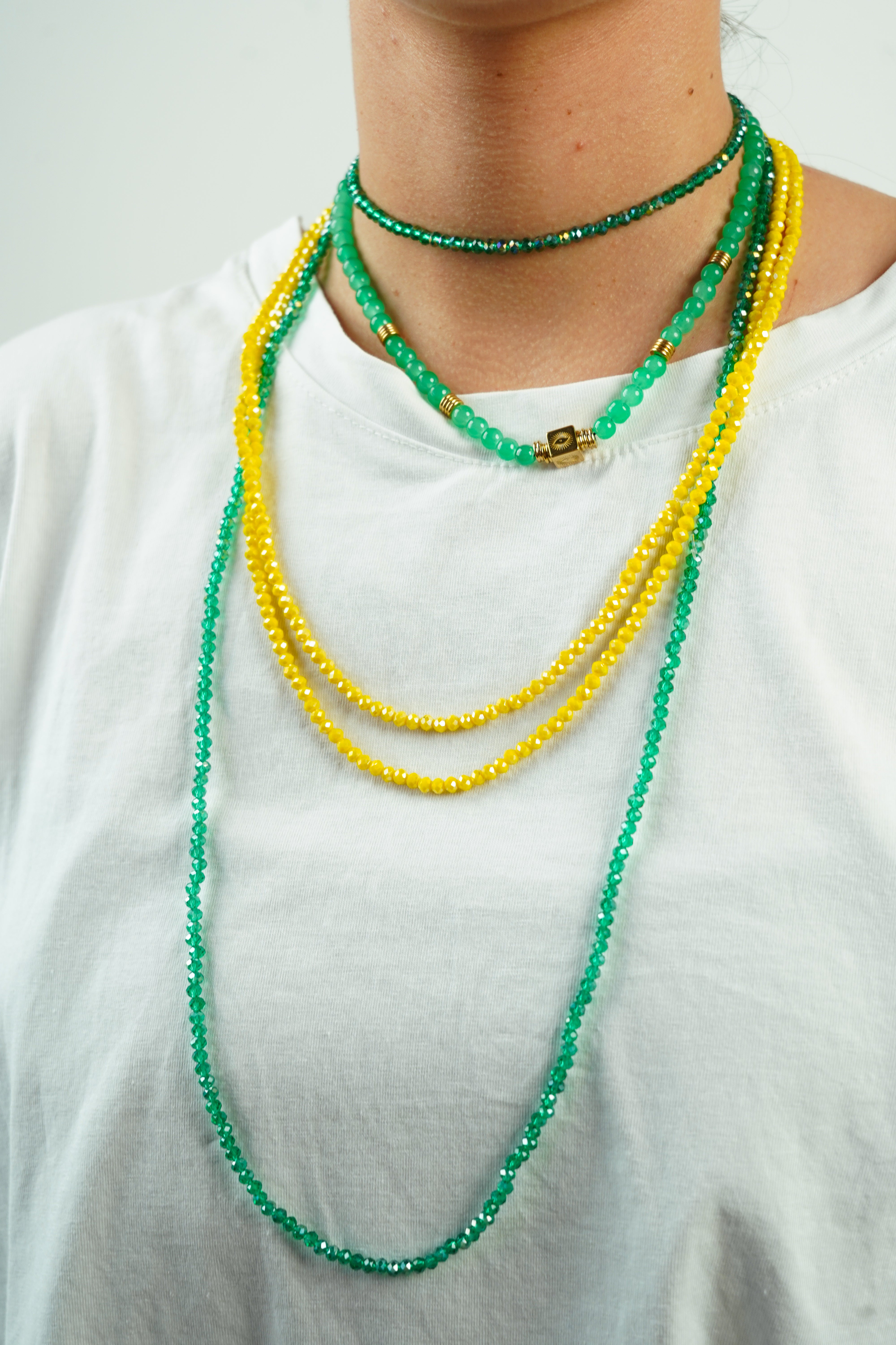 Collier en perles jaune