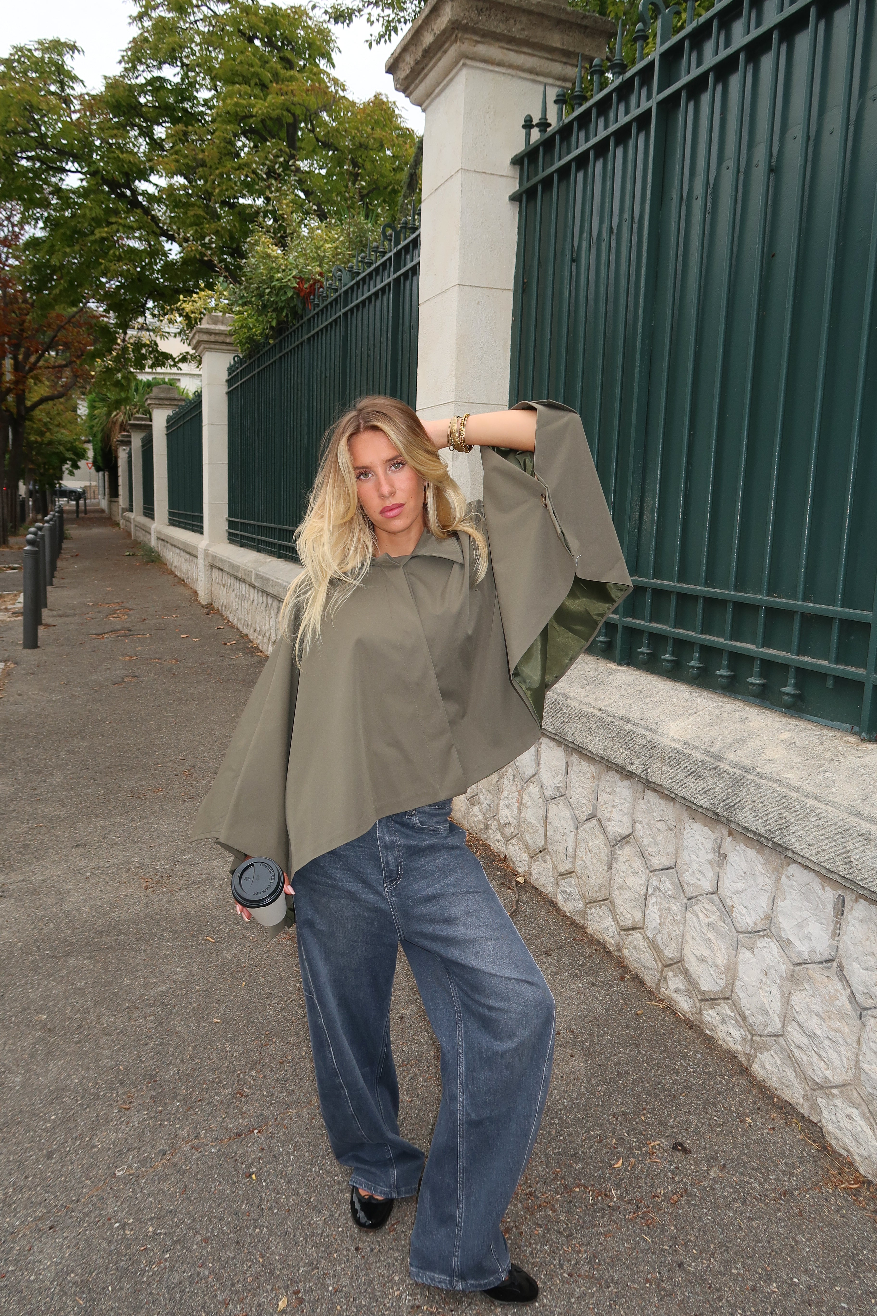 Khakifarbener Fanny-Umhang