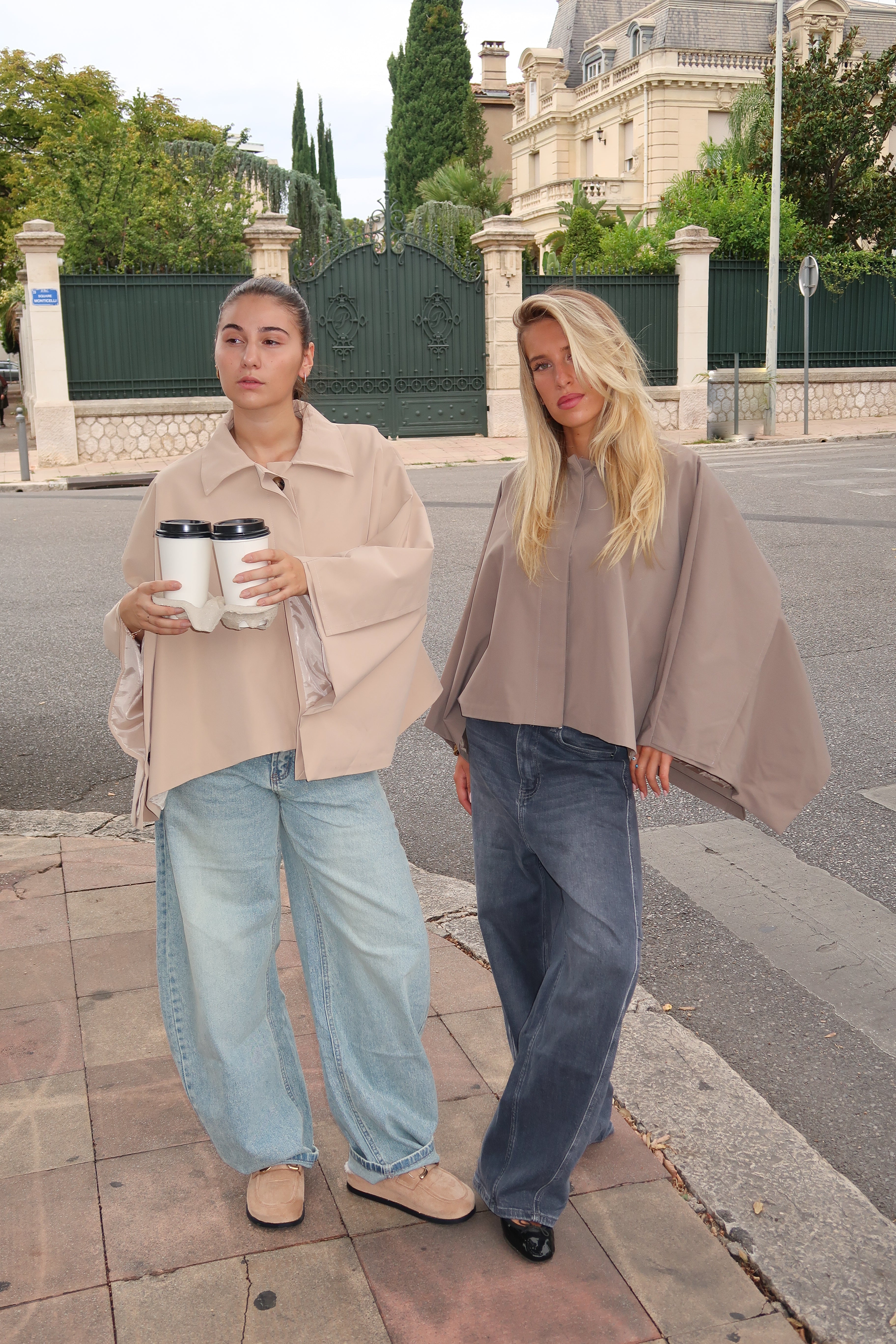 Fanny taupe cape