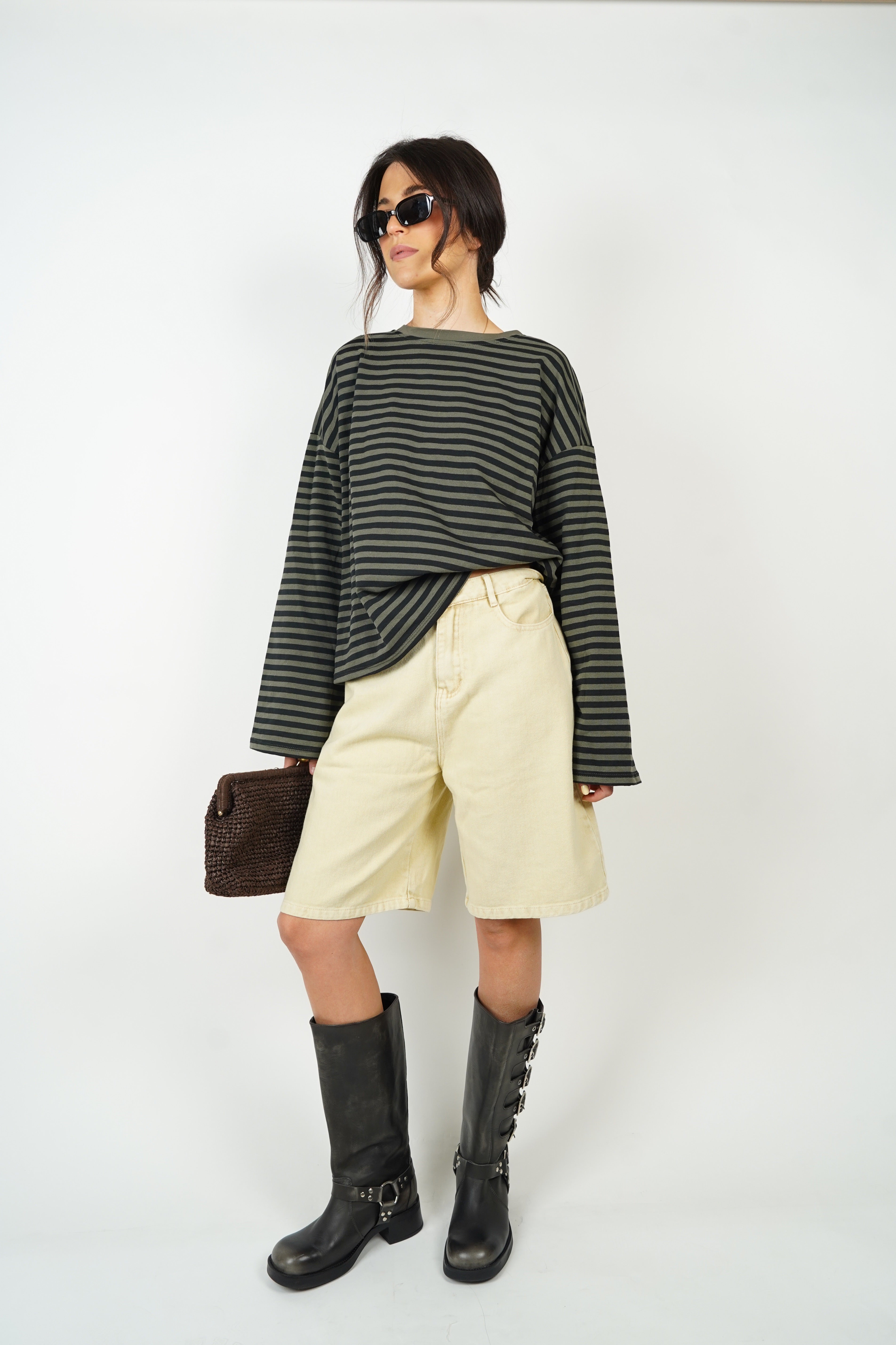 قميص تي شيرت أوشيان بلون الكاكي والأسود