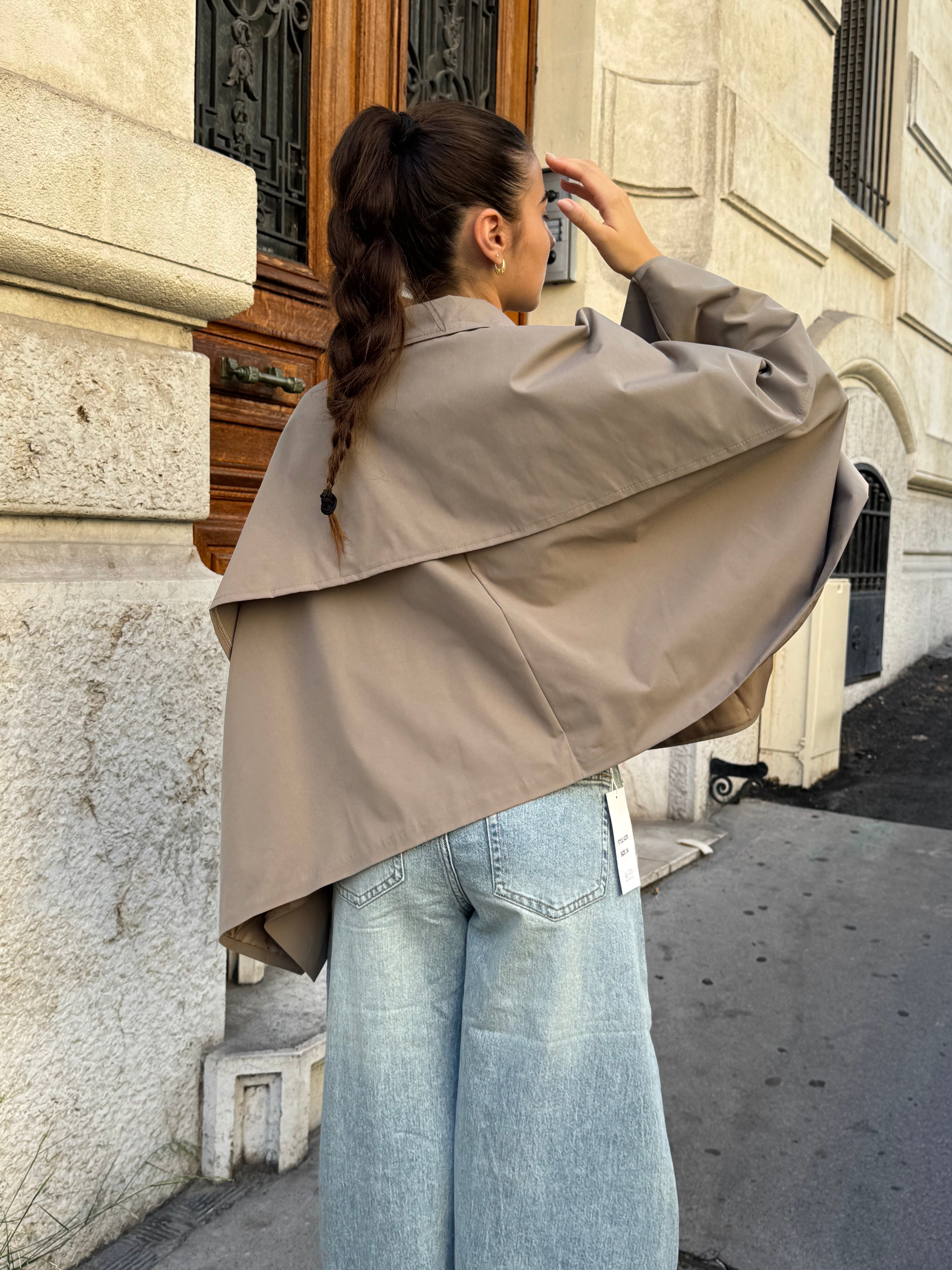Fanny taupe cape