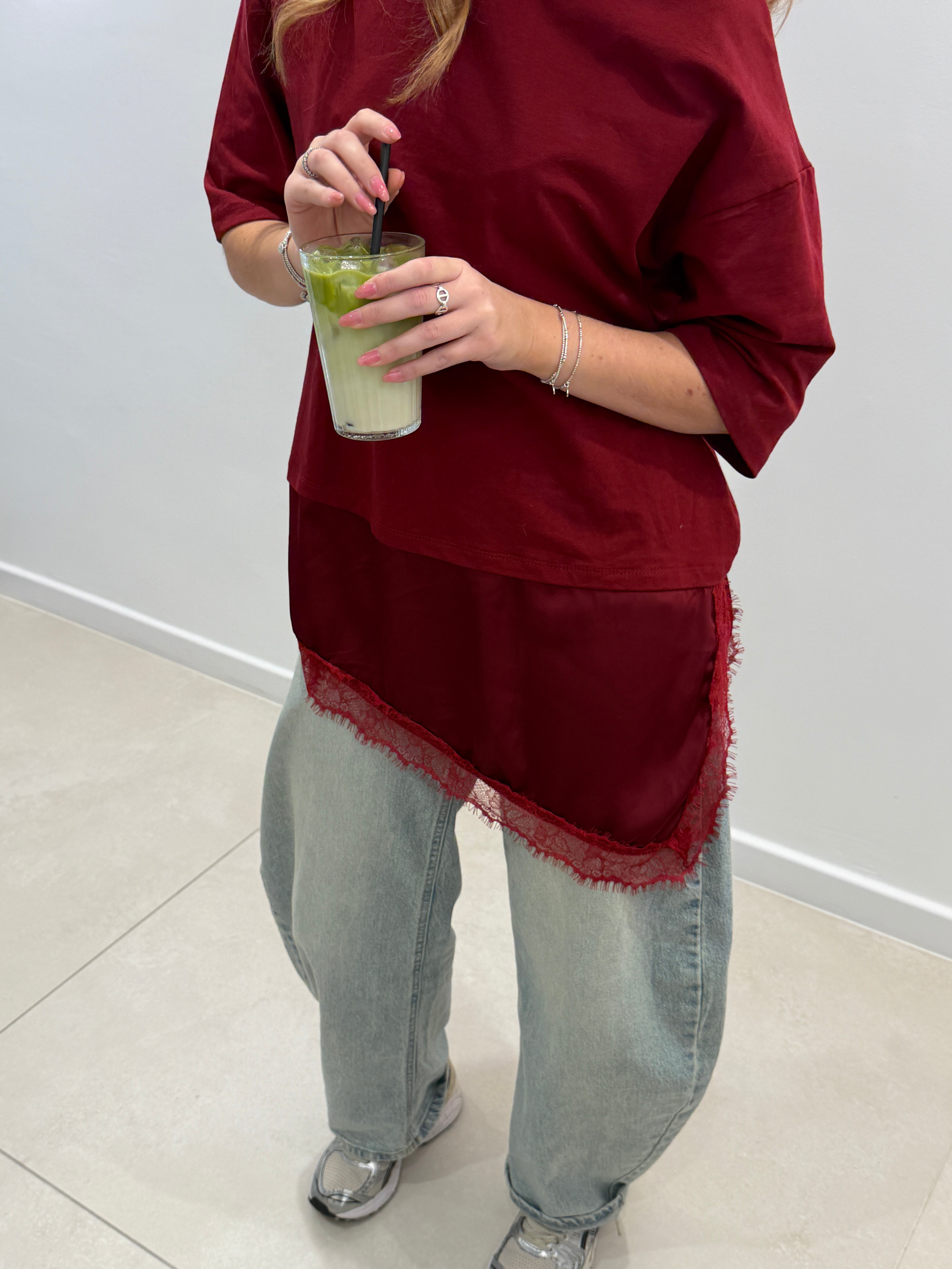 Lizzie burgunderrotes T-Shirt