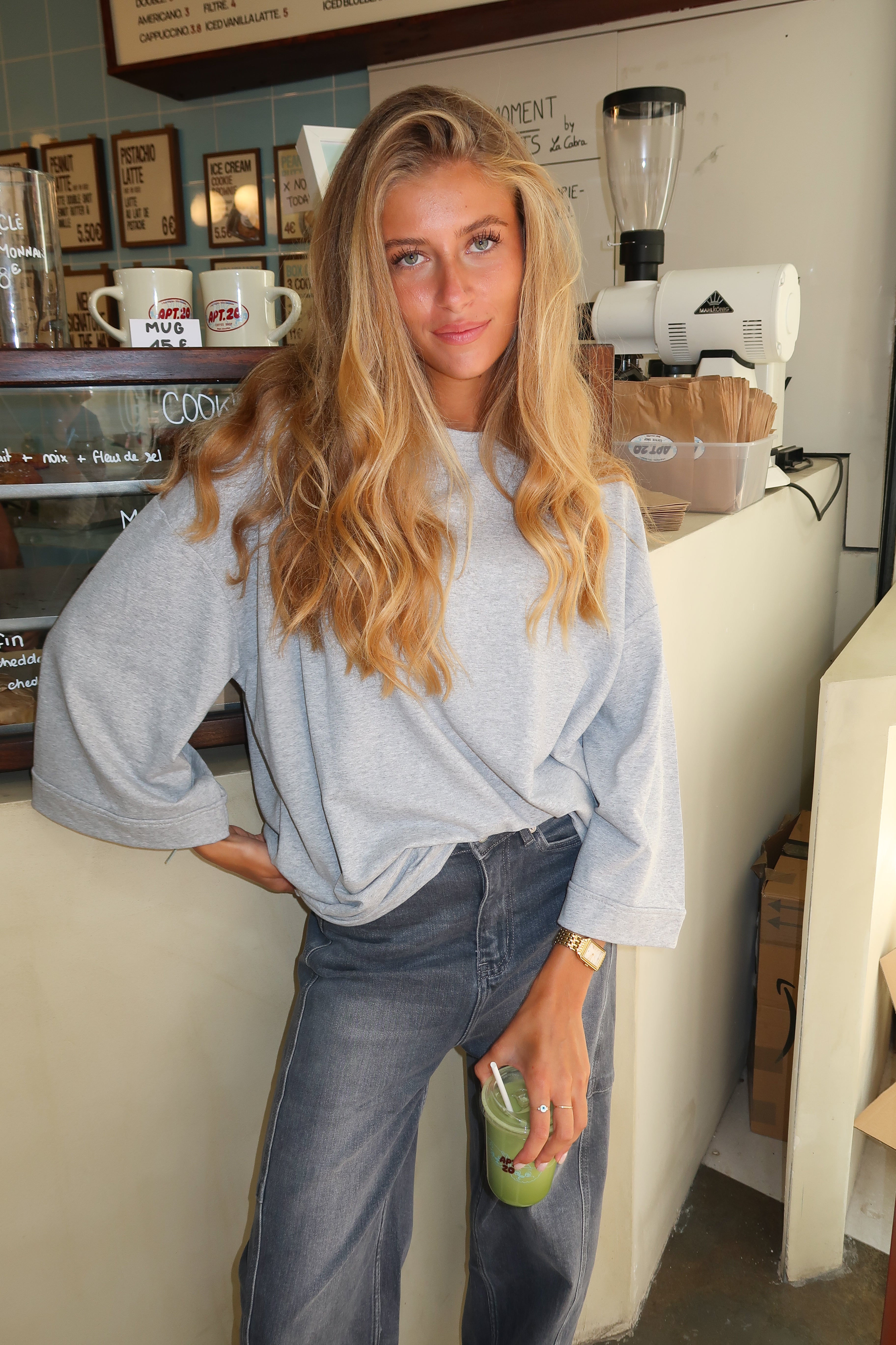 Cecile grey t-shirt (12/12)