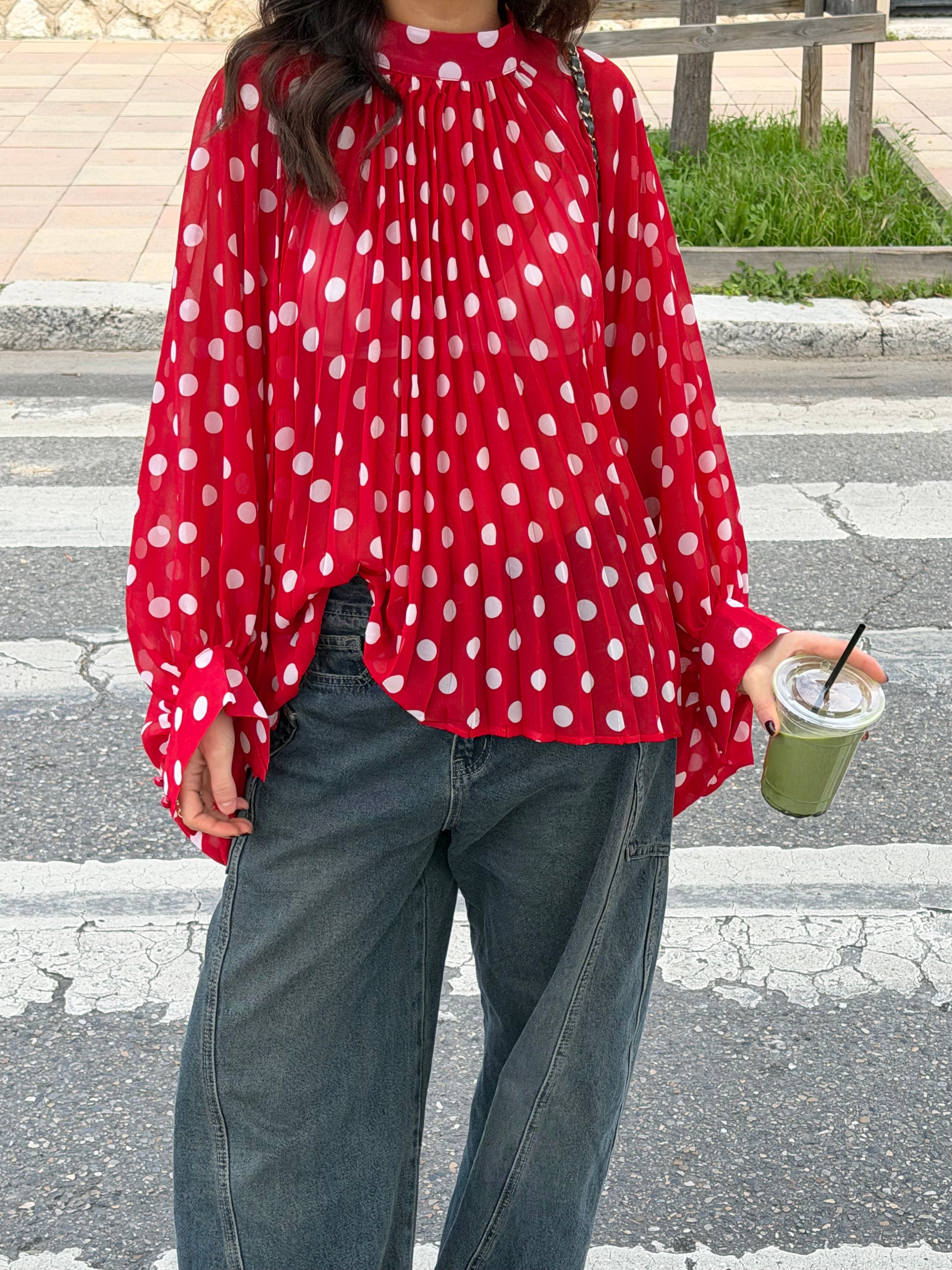 بلوزة إلينور حمراء