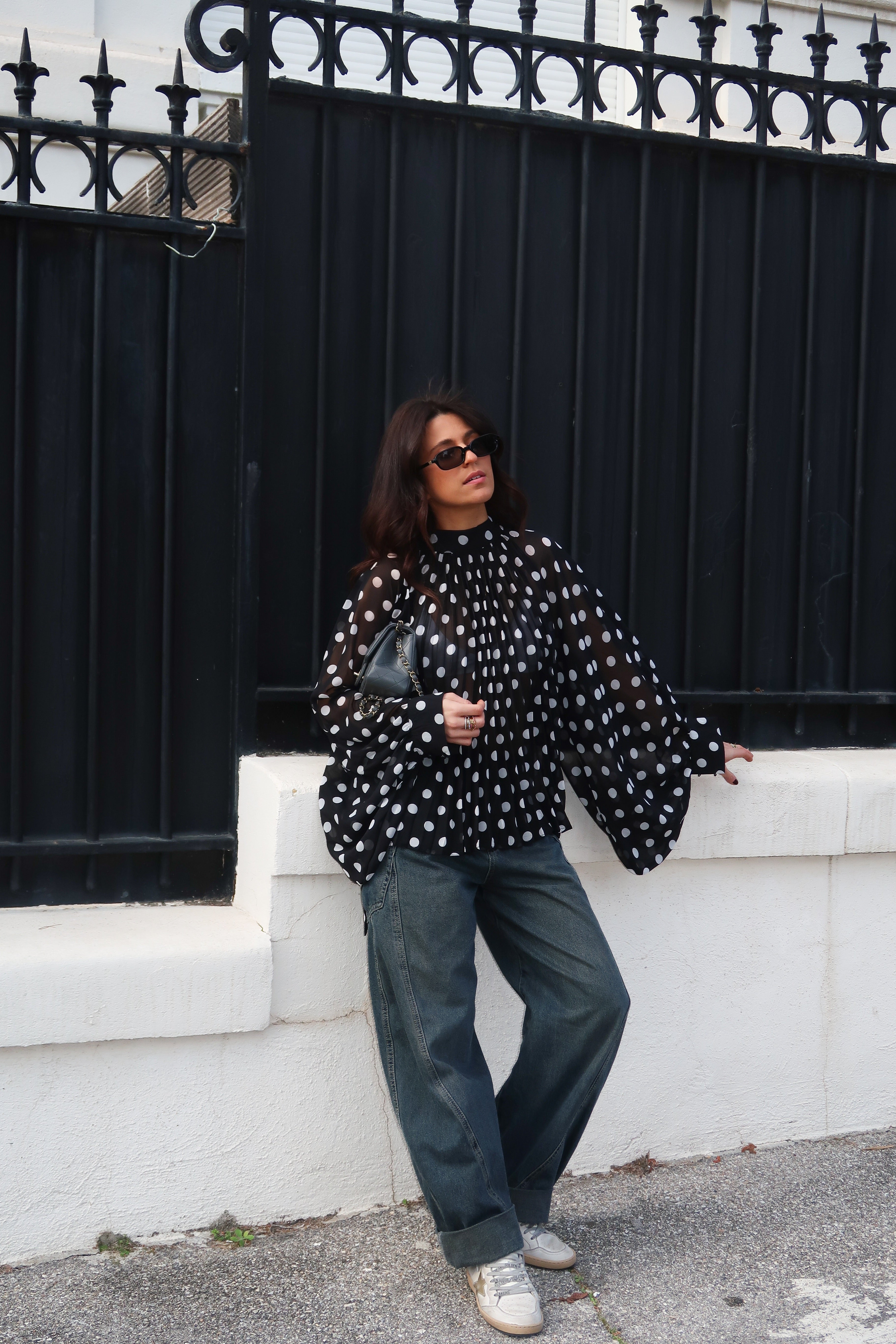 Éléanore-musta pusero