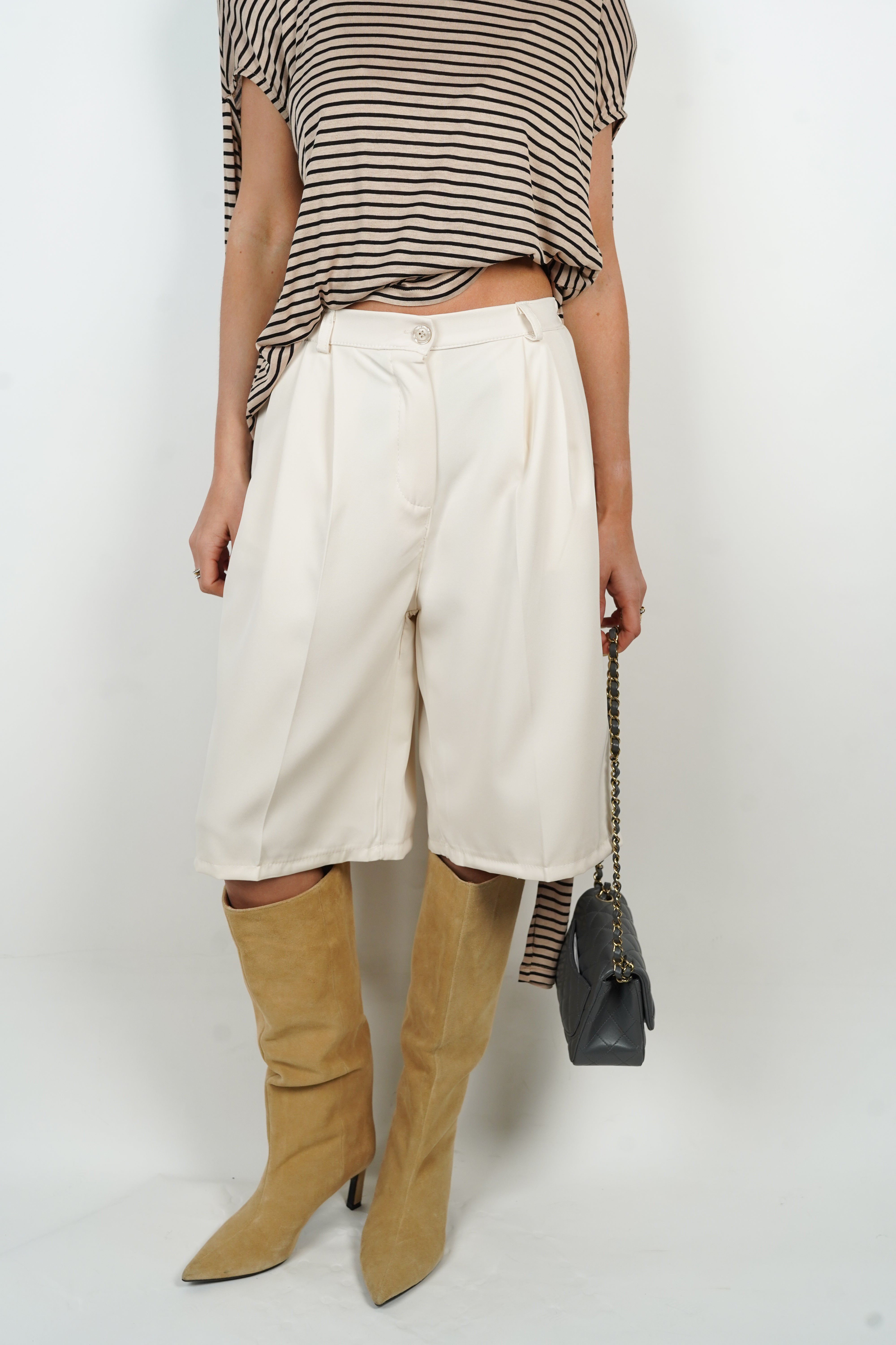 برمودا إزي بلون كريمي