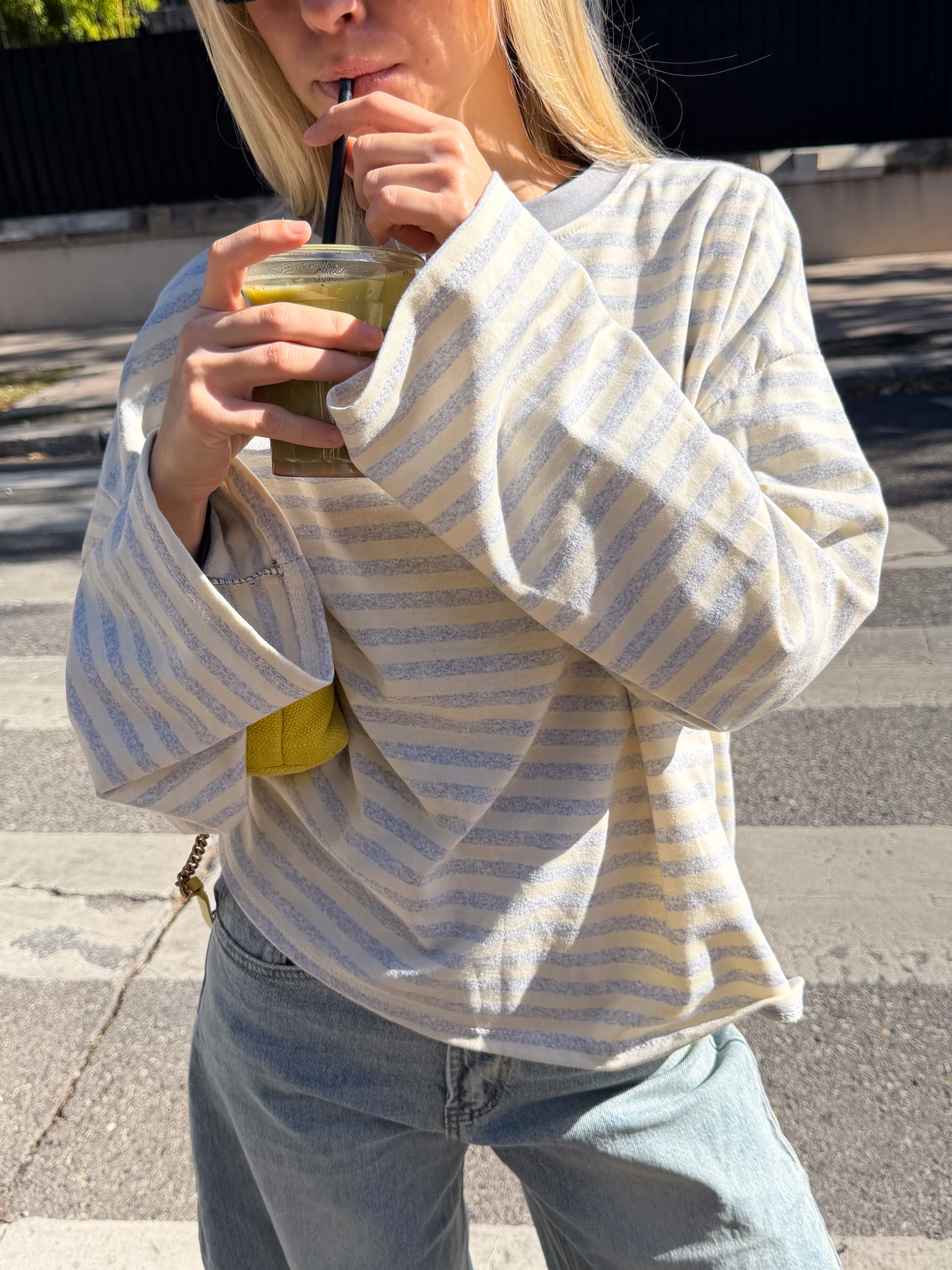 Océane cream and gray t-shirt