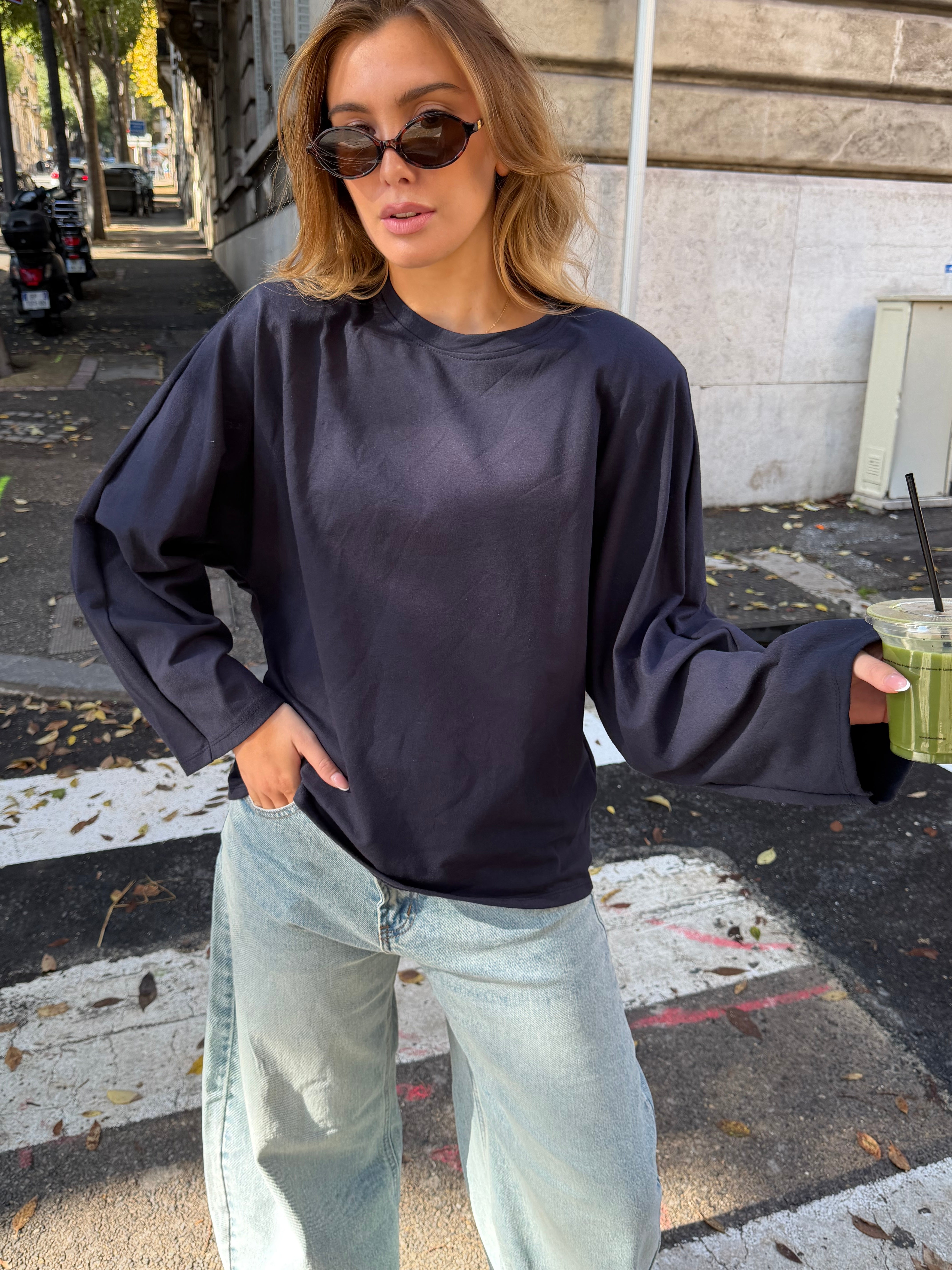 Theodora navy blue t-shirt with shoulder pads