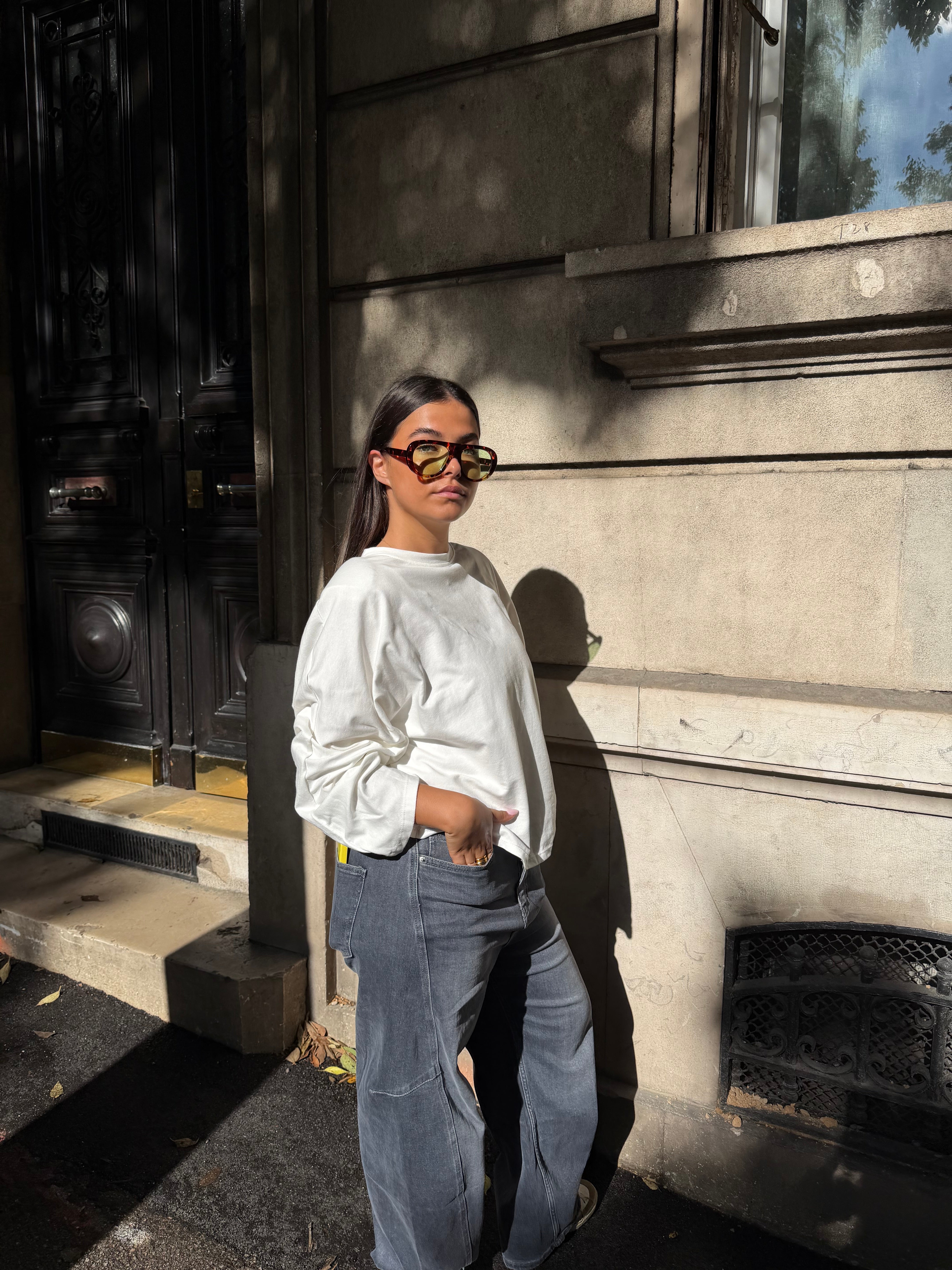 Theodora white t-shirt with shoulder pads