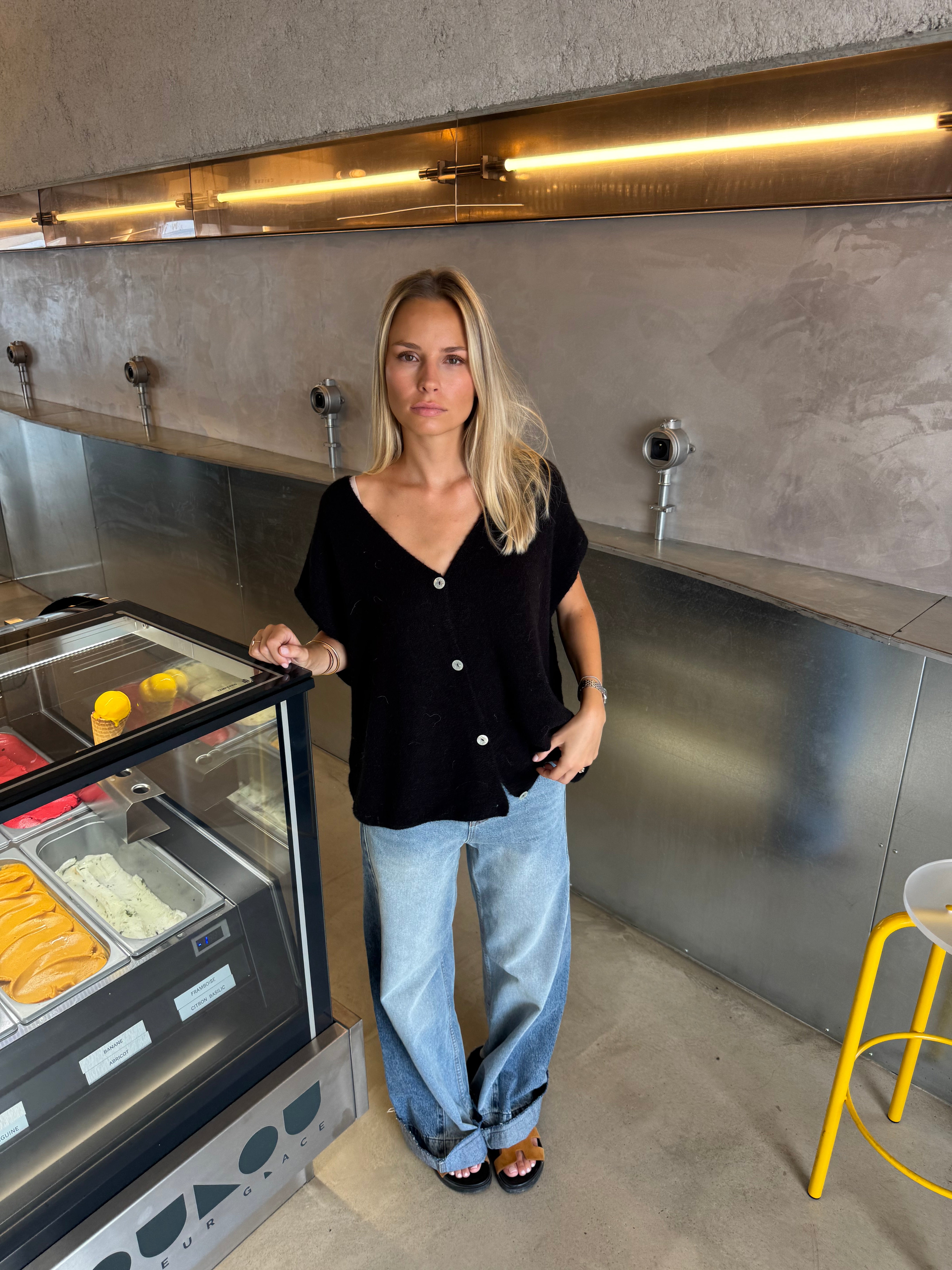 Lucie schwarze Weste