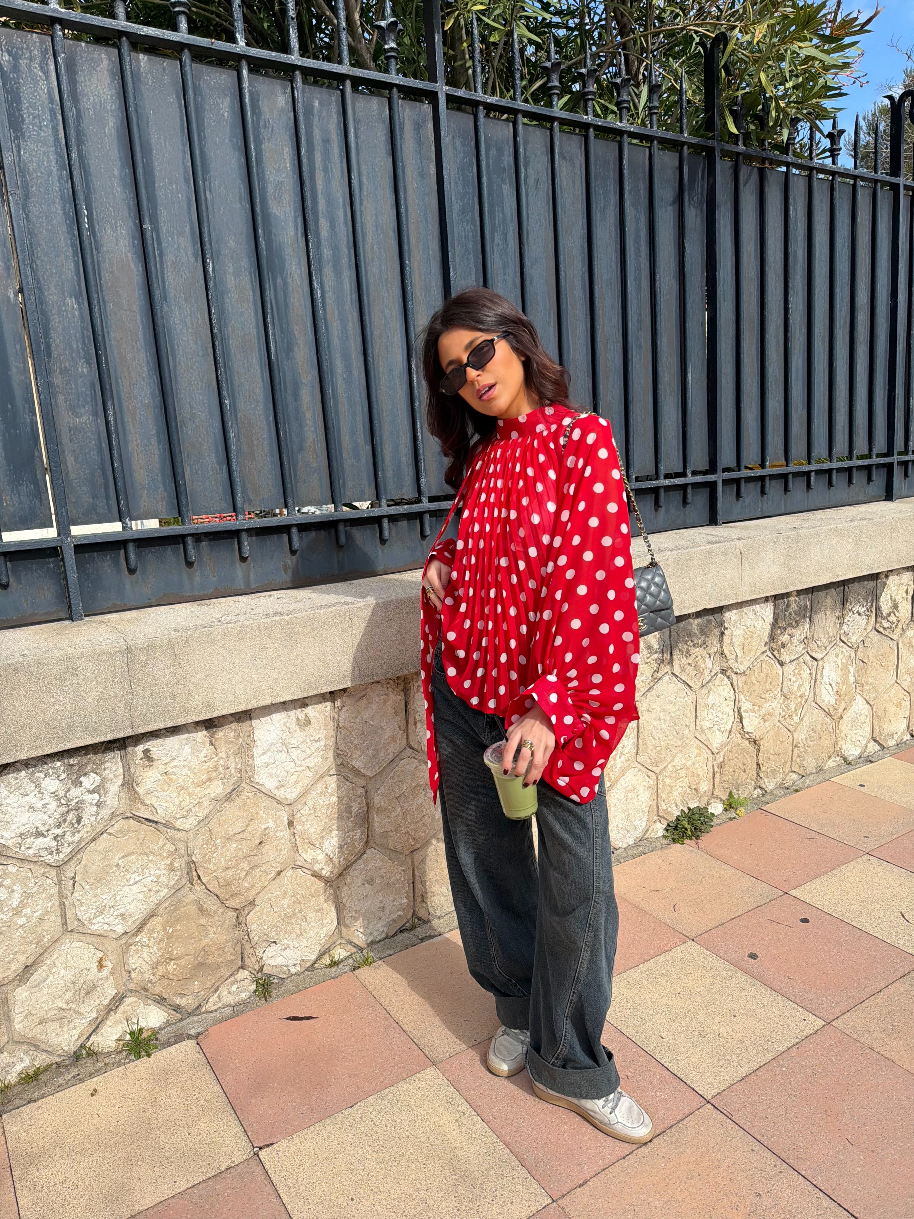 بلوزة إلينور حمراء