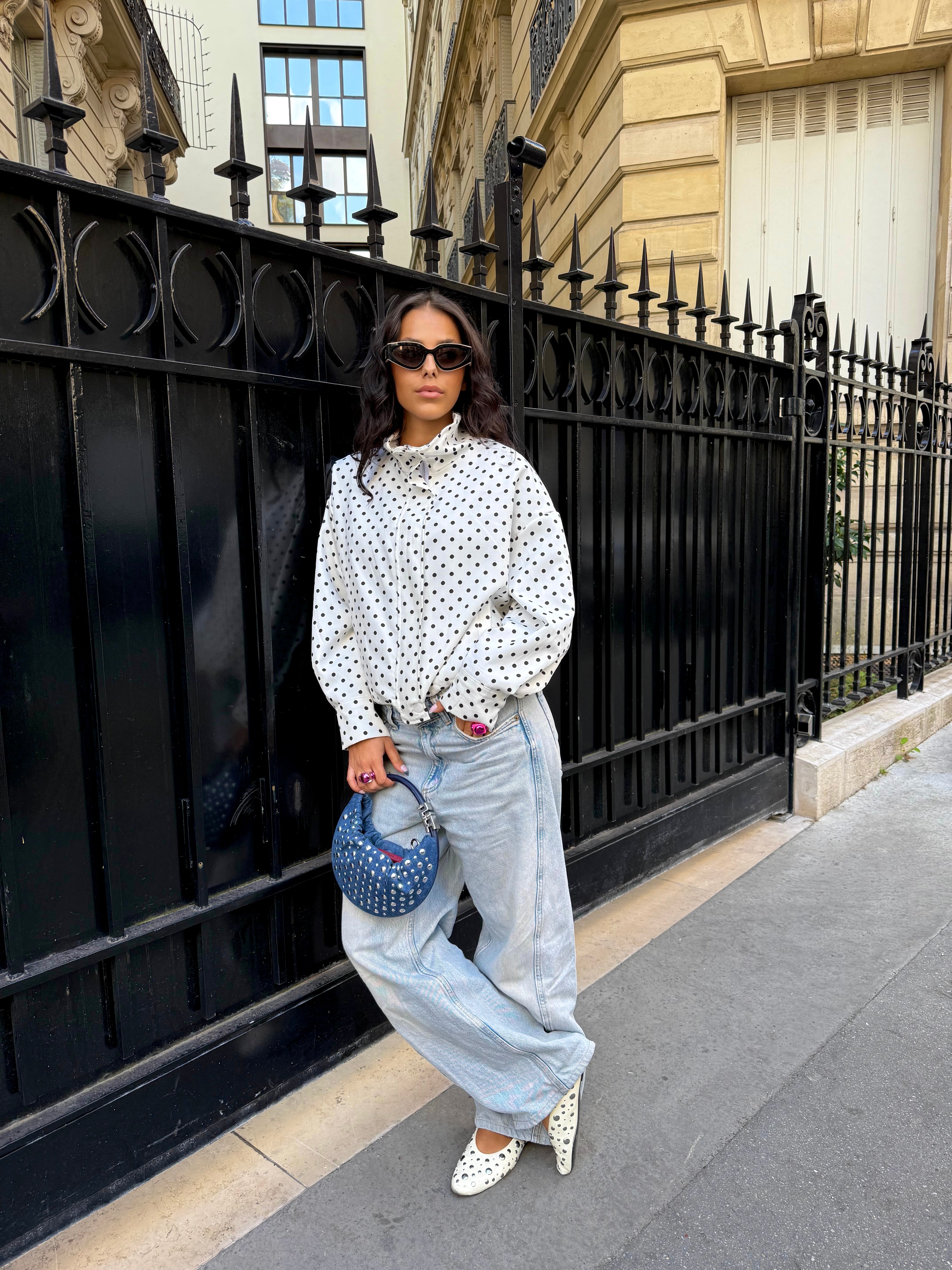 Weiße, marineblaue Jacke