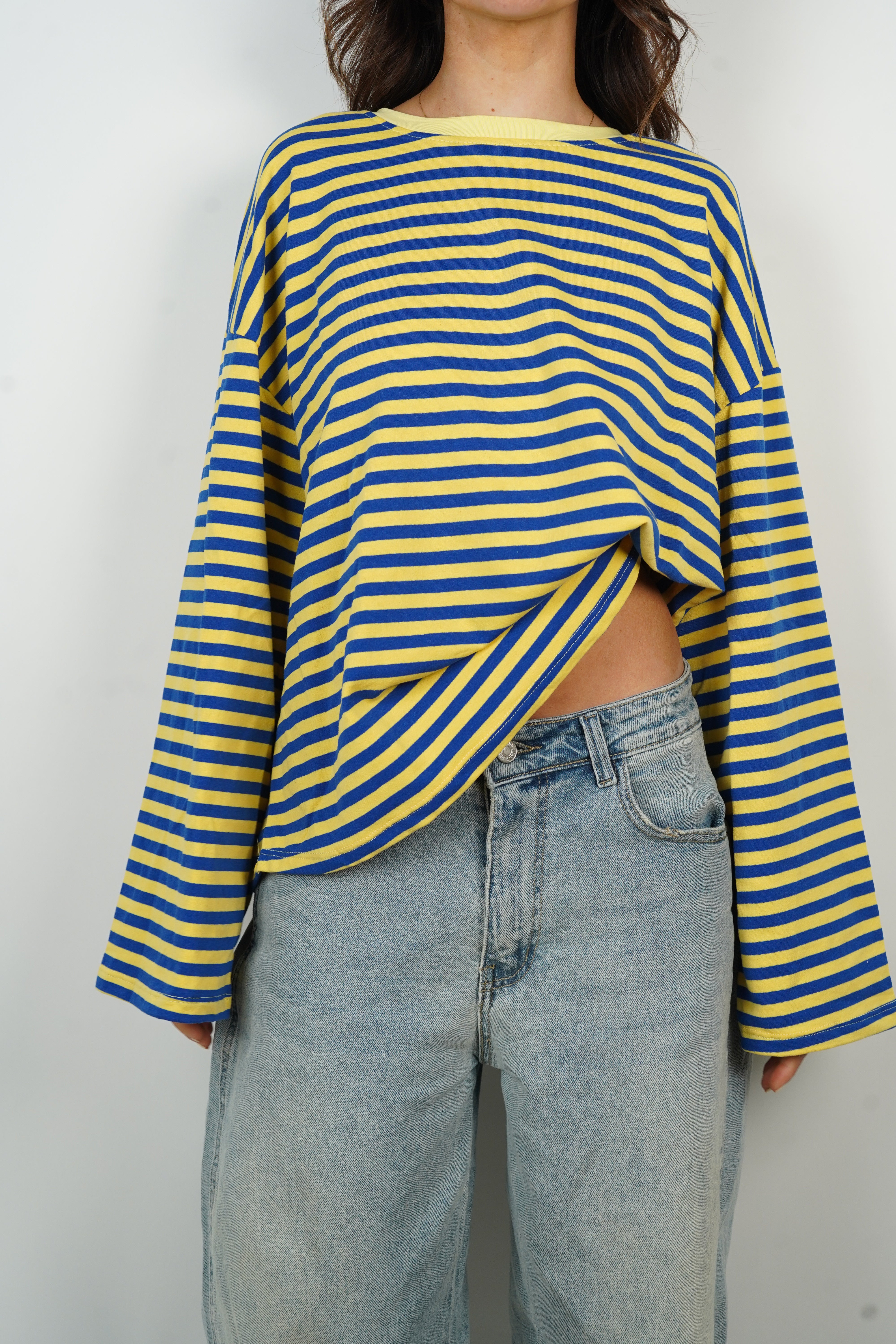 Océane-keltainen ja kuninkaansininen t-paita