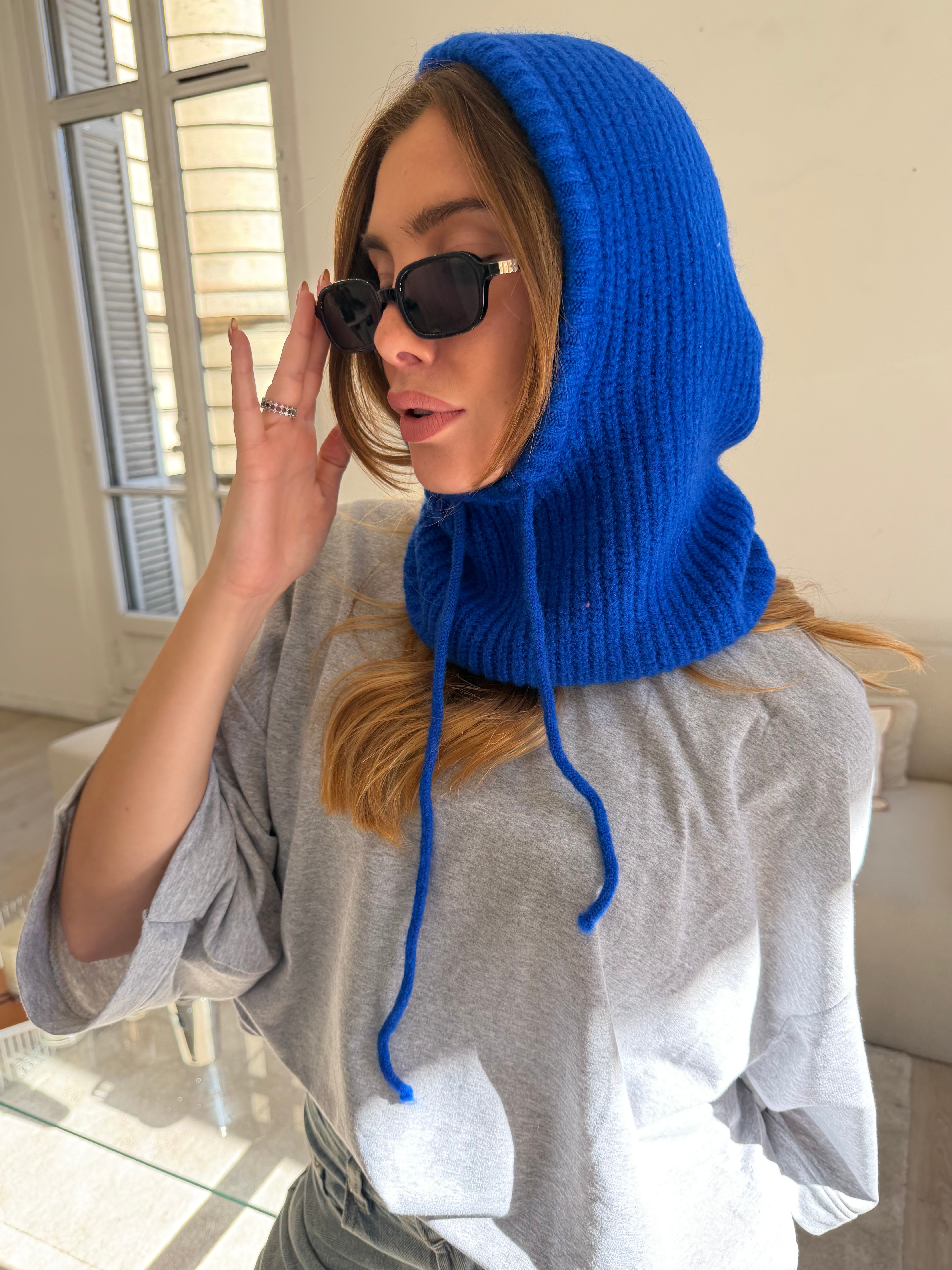 Diana Sturmhaube in Elektroblau